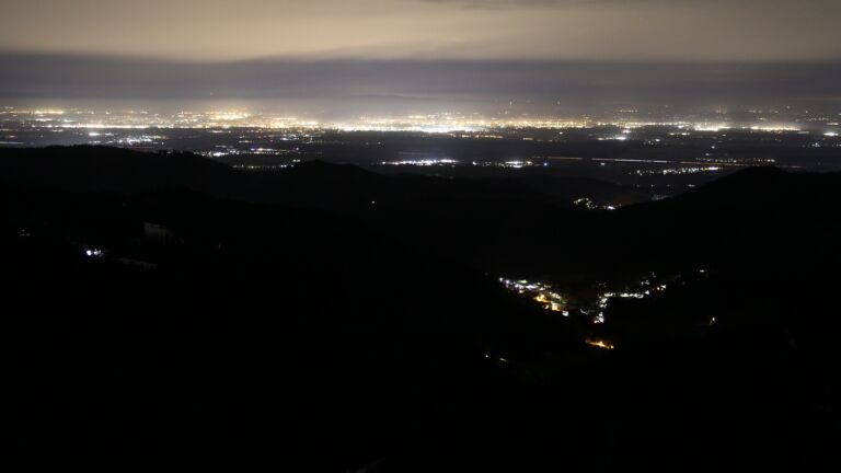 Dieses Bild zeigt eine Webcam-Aufnahme vom Achertal, aufgenommen am Samstag, den 17.01.2026 um 05:00 Uhr. Die Temperatur betrug 7.4°C.