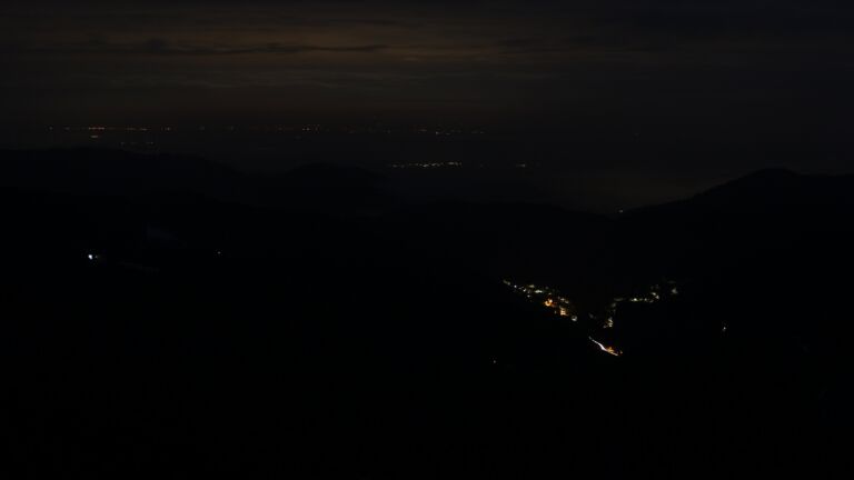 Dieses Bild zeigt eine Webcam-Aufnahme vom Achertal, aufgenommen am Sonntag, den 01.02.2026 um 06:50 Uhr. Die Temperatur betrug 2.1°C.