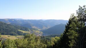 Dieses Bild zeigt eine Webcam-Aufnahme vom Achertal, aufgenommen am Dienstag, den 28.07.2026 um 19:20 Uhr. Die Temperatur betrug 29.3°C.