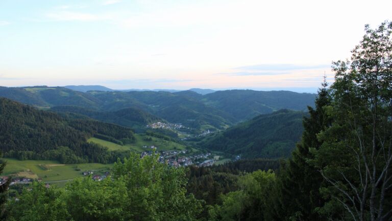 Dieses Bild zeigt eine Webcam-Aufnahme vom Achertal, aufgenommen am Sonntag, den 17.05.2026 um 20:30 Uhr. Die Temperatur betrug 12.1°C.