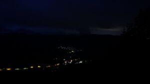 Dieses Bild zeigt eine Webcam-Aufnahme vom Achertal, aufgenommen am Dienstag, den 09.06.2026 um 04:10 Uhr. Die Temperatur betrug 13.4°C.