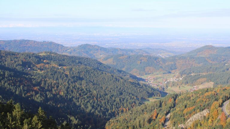 Dieses Bild zeigt eine Webcam-Aufnahme vom Achertal, aufgenommen am Samstag, den 18.10.2025 um 10:00 Uhr. Die Temperatur betrug 6.3°C.