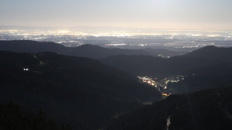 Dieses Bild zeigt eine Webcam-Aufnahme vom Achertal, aufgenommen am Montag, den 02.03.2026 um 05:50 Uhr. Die Temperatur betrug 4.8°C.