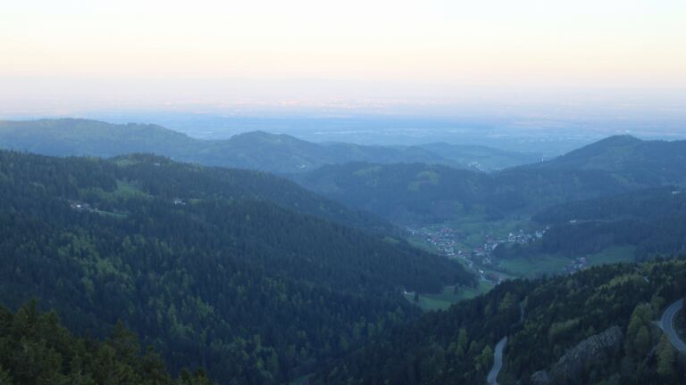 Dieses Bild zeigt eine Webcam-Aufnahme vom Achertal, aufgenommen am Donnerstag, den 23.04.2026 um 06:40 Uhr. Die Temperatur betrug 4.6°C.