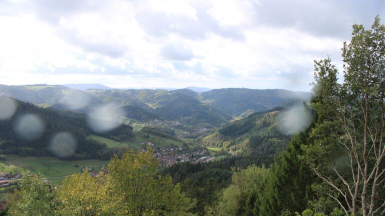 Dieses Bild zeigt eine Webcam-Aufnahme vom Achertal, aufgenommen am Samstag, den 24.10.2026 um 12:40 Uhr. Die Temperatur betrug 5.4°C.