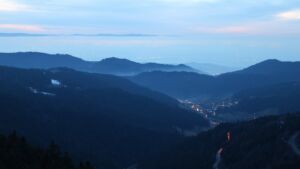 Dieses Bild zeigt eine Webcam-Aufnahme vom Achertal, aufgenommen am Donnerstag, den 05.02.2026 um 18:10 Uhr. Die Temperatur betrug 3.2°C.