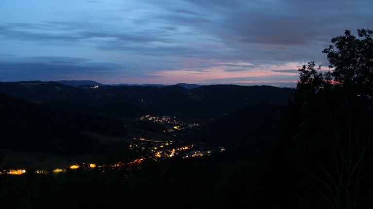 Dieses Bild zeigt eine Webcam-Aufnahme vom Achertal, aufgenommen am Dienstag, den 18.08.2026 um 21:20 Uhr. Die Temperatur betrug 17°C.