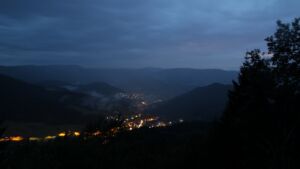 Dieses Bild zeigt eine Webcam-Aufnahme vom Achertal, aufgenommen am Freitag, den 17.07.2026 um 22:10 Uhr. Die Temperatur betrug 14.6°C.
