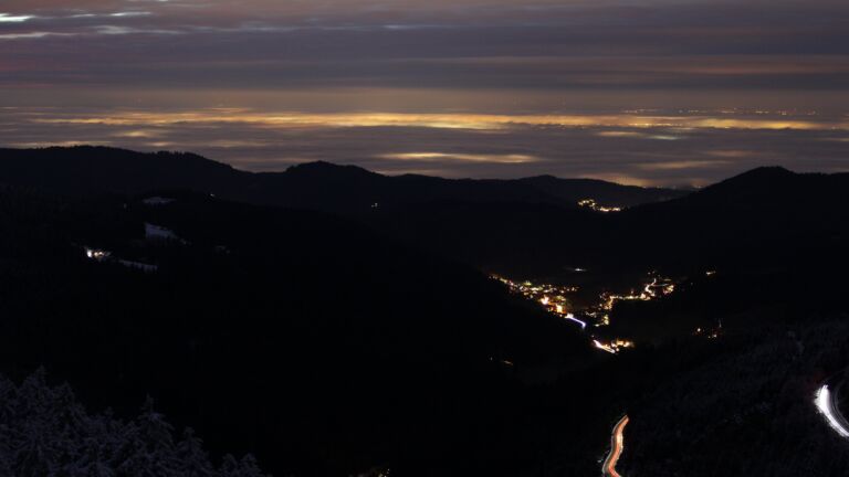 Dieses Bild zeigt eine Webcam-Aufnahme vom Achertal, aufgenommen am Donnerstag, den 27.11.2025 um 17:40 Uhr. Die Temperatur betrug -2.5°C.