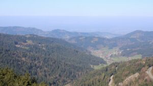 Dieses Bild zeigt eine Webcam-Aufnahme vom Achertal, aufgenommen am Mittwoch, den 15.04.2026 um 10:00 Uhr. Die Temperatur betrug 6.4°C.