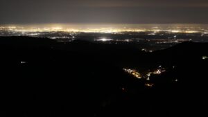 Dieses Bild zeigt eine Webcam-Aufnahme vom Achertal, aufgenommen am Montag, den 01.12.2025 um 05:50 Uhr. Die Temperatur betrug -1.8°C.