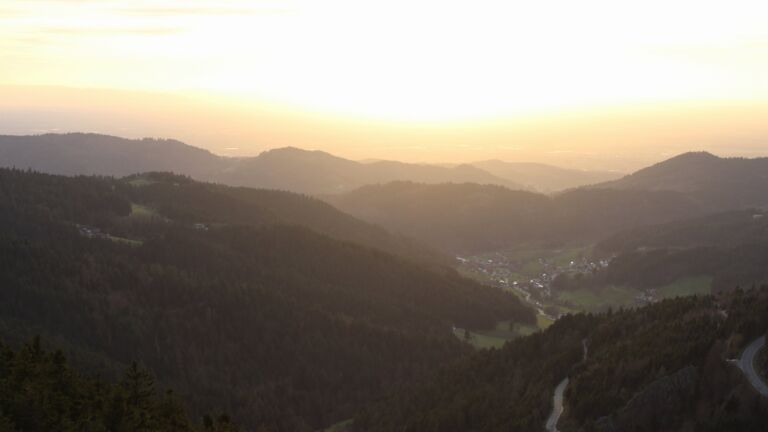 Dieses Bild zeigt eine Webcam-Aufnahme vom Achertal, aufgenommen am Montag, den 06.04.2026 um 19:40 Uhr. Die Temperatur betrug 10.9°C.