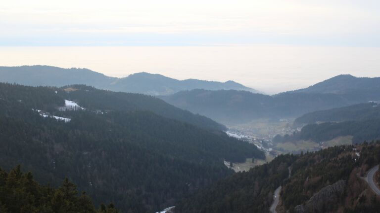 Dieses Bild zeigt eine Webcam-Aufnahme vom Achertal, aufgenommen am Donnerstag, den 22.01.2026 um 16:30 Uhr. Die Temperatur betrug 5.2°C.