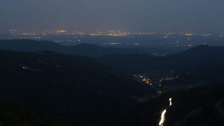 Dieses Bild zeigt eine Webcam-Aufnahme vom Achertal, aufgenommen am Donnerstag, den 14.08.2025 um 05:30 Uhr. Die Temperatur betrug 22.6°C.