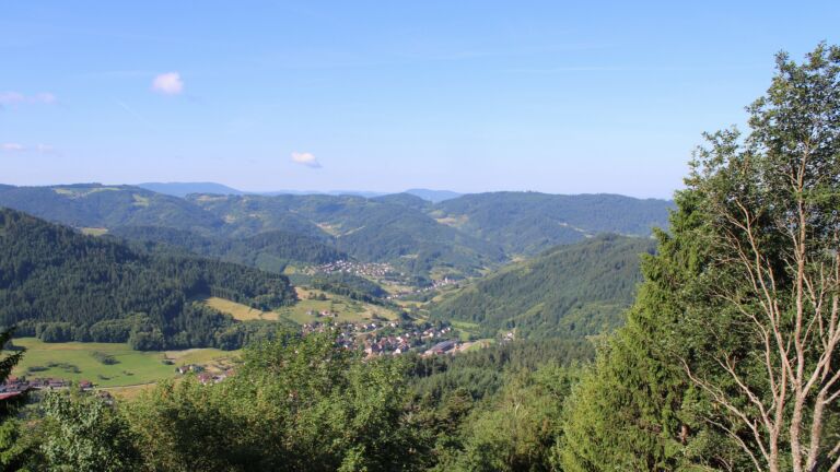 Dieses Bild zeigt eine Webcam-Aufnahme vom Achertal, aufgenommen am Montag, den 15.06.2026 um 09:10 Uhr. Die Temperatur betrug 18.6°C.