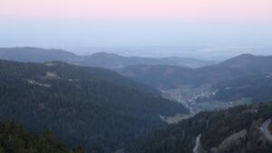 Dieses Bild zeigt eine Webcam-Aufnahme vom Achertal, aufgenommen am Donnerstag, den 05.03.2026 um 07:00 Uhr. Die Temperatur betrug 7.6°C.