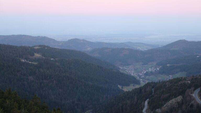 Dieses Bild zeigt eine Webcam-Aufnahme vom Achertal, aufgenommen am Donnerstag, den 05.03.2026 um 07:00 Uhr. Die Temperatur betrug 7.6°C.