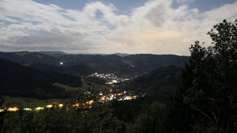 Dieses Bild zeigt eine Webcam-Aufnahme vom Achertal, aufgenommen am Dienstag, den 01.09.2026 um 05:10 Uhr. Die Temperatur betrug 13.2°C.