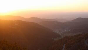 Dieses Bild zeigt eine Webcam-Aufnahme vom Achertal, aufgenommen am Montag, den 02.03.2026 um 18:00 Uhr. Die Temperatur betrug 8.8°C.