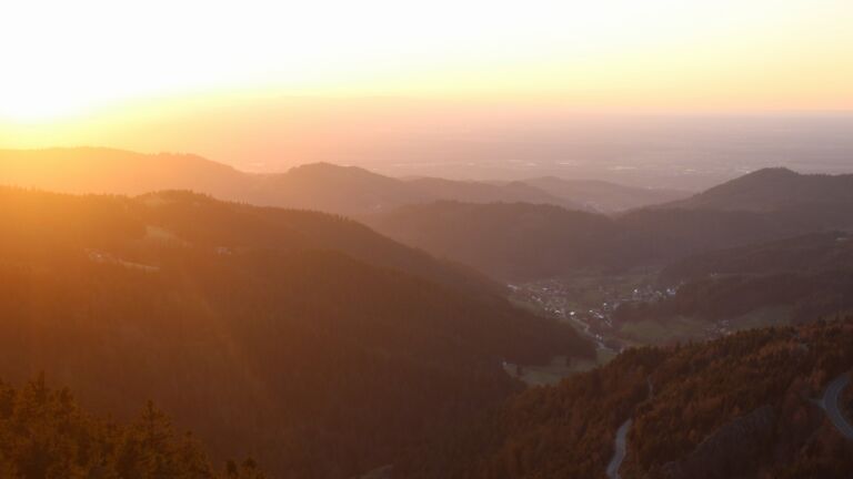 Dieses Bild zeigt eine Webcam-Aufnahme vom Achertal, aufgenommen am Montag, den 02.03.2026 um 18:00 Uhr. Die Temperatur betrug 8.8°C.