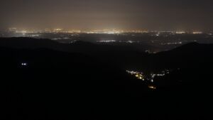 Dieses Bild zeigt eine Webcam-Aufnahme vom Achertal, aufgenommen am Dienstag, den 10.03.2026 um 01:00 Uhr. Die Temperatur betrug 9.2°C.