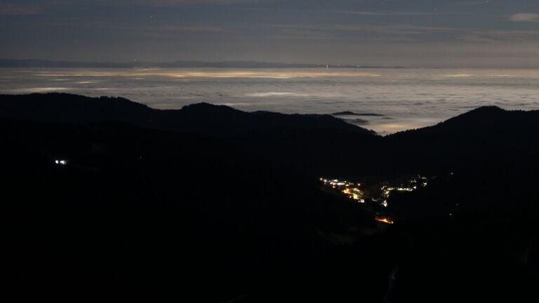 Dieses Bild zeigt eine Webcam-Aufnahme vom Achertal, aufgenommen am Donnerstag, den 26.02.2026 um 03:00 Uhr. Die Temperatur betrug 10.1°C.