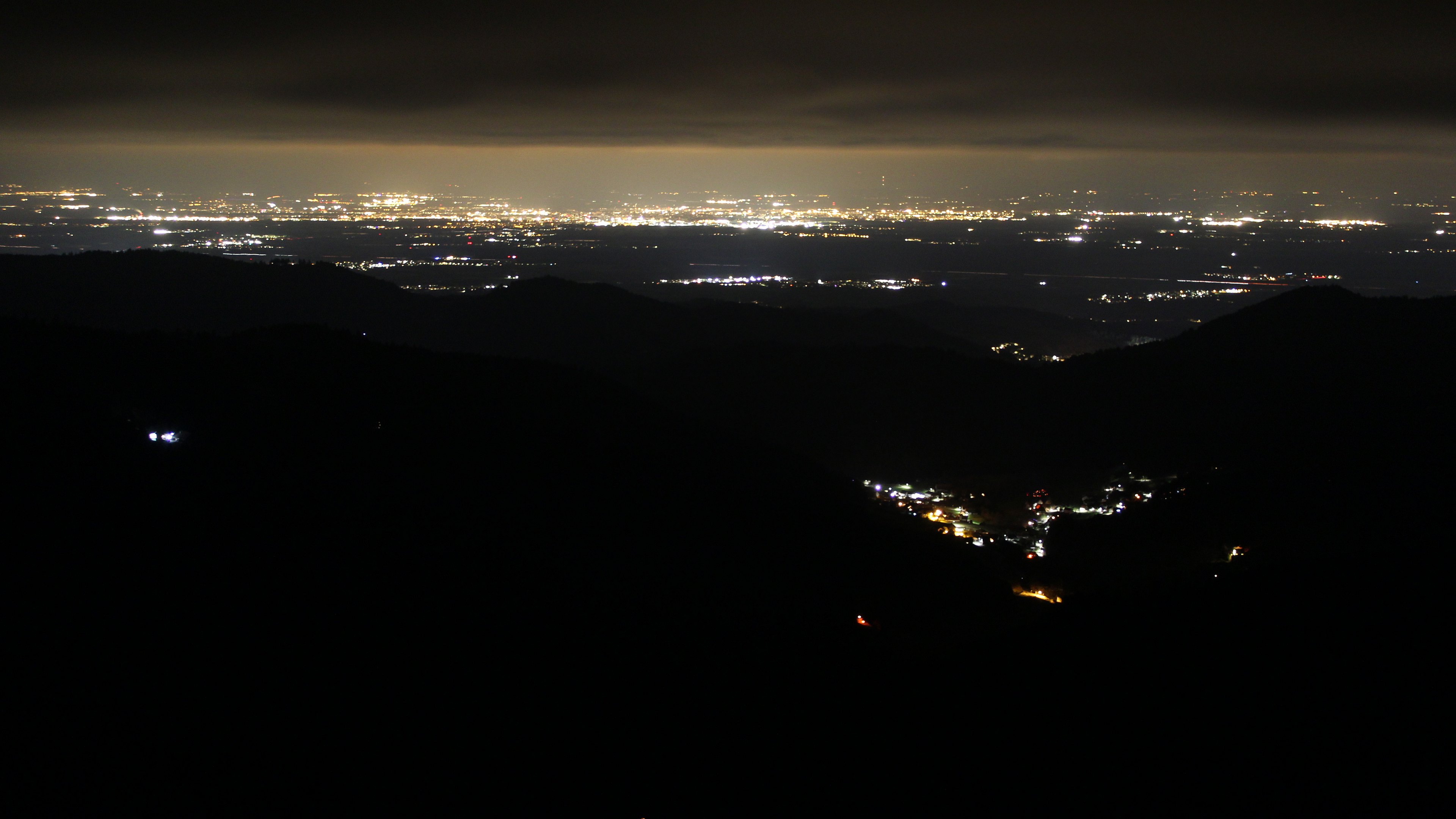 Dieses Bild zeigt eine Webcam-Aufnahme vom Achertal, aufgenommen am Mittwoch, den 24.12.2025 um 01:30 Uhr. Die Temperatur betrug -2.9°C.
