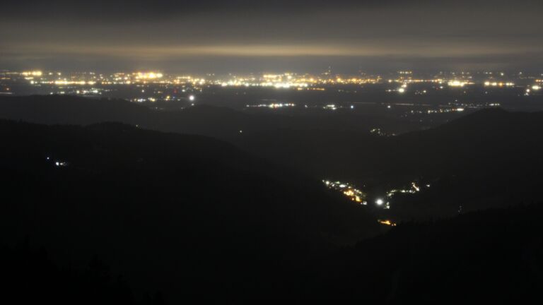 Dieses Bild zeigt eine Webcam-Aufnahme vom Achertal, aufgenommen am Donnerstag, den 11.09.2025 um 05:10 Uhr. Die Temperatur betrug 10.6°C.