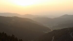 Dieses Bild zeigt eine Webcam-Aufnahme vom Achertal, aufgenommen am Montag, den 23.03.2026 um 18:20 Uhr. Die Temperatur betrug 6.7°C.