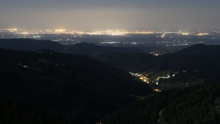 Dieses Bild zeigt eine Webcam-Aufnahme vom Achertal, aufgenommen am Freitag, den 09.05.2025 um 23:30 Uhr. Die Temperatur betrug 5.9°C.