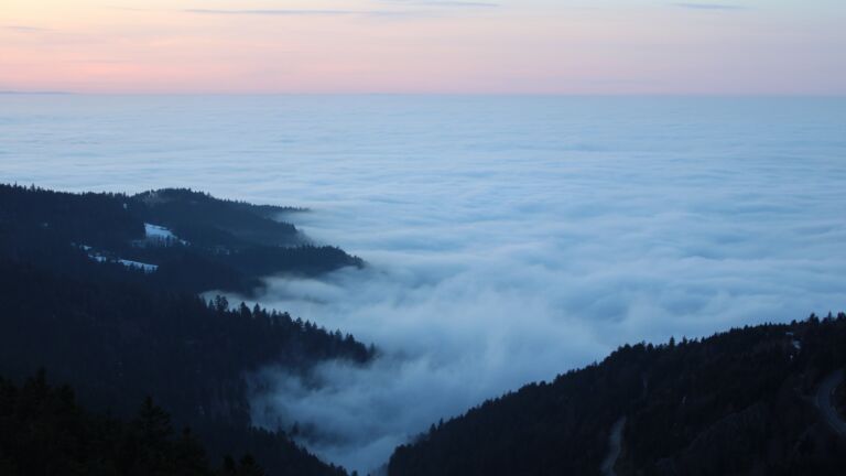 Dieses Bild zeigt eine Webcam-Aufnahme vom Achertal, aufgenommen am Sonntag, den 18.01.2026 um 17:00 Uhr. Die Temperatur betrug 3.8°C.