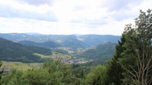 Dieses Bild zeigt eine Webcam-Aufnahme vom Achertal, aufgenommen am Montag, den 27.07.2026 um 14:20 Uhr. Die Temperatur betrug 20.9°C.