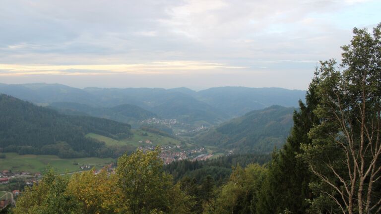 Dieses Bild zeigt eine Webcam-Aufnahme vom Achertal, aufgenommen am Dienstag, den 20.10.2026 um 08:30 Uhr. Die Temperatur betrug 7.2°C.