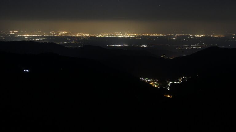 Dieses Bild zeigt eine Webcam-Aufnahme vom Achertal, aufgenommen am Mittwoch, den 25.03.2026 um 03:00 Uhr. Die Temperatur betrug 4.8°C.