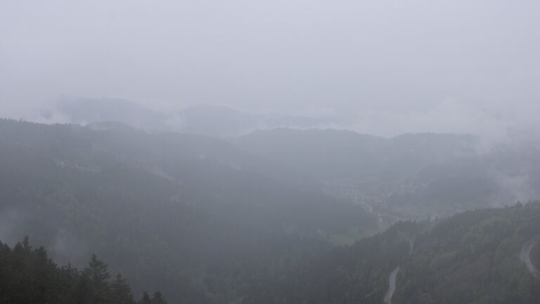 Dieses Bild zeigt eine Webcam-Aufnahme vom Achertal, aufgenommen am Sonntag, den 04.05.2025 um 11:00 Uhr. Die Temperatur betrug 5.3°C.