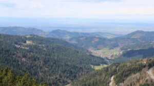 Dieses Bild zeigt eine Webcam-Aufnahme vom Achertal, aufgenommen am Sonntag, den 05.04.2026 um 12:40 Uhr. Die Temperatur betrug 12.7°C.