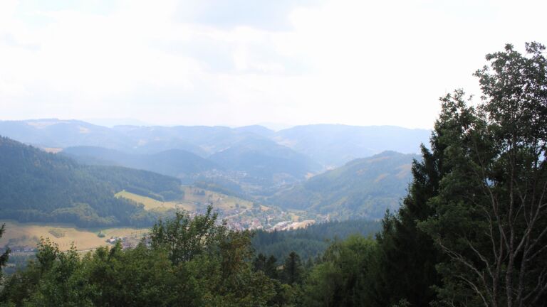 Dieses Bild zeigt eine Webcam-Aufnahme vom Achertal, aufgenommen am Montag, den 17.08.2026 um 15:20 Uhr. Die Temperatur betrug 22.7°C.