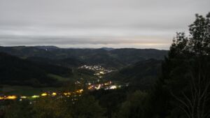 Dieses Bild zeigt eine Webcam-Aufnahme vom Achertal, aufgenommen am Dienstag, den 27.10.2026 um 01:00 Uhr. Die Temperatur betrug 9°C.