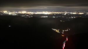 Dieses Bild zeigt eine Webcam-Aufnahme vom Achertal, aufgenommen am Dienstag, den 10.02.2026 um 23:00 Uhr. Die Temperatur betrug 3.8°C.