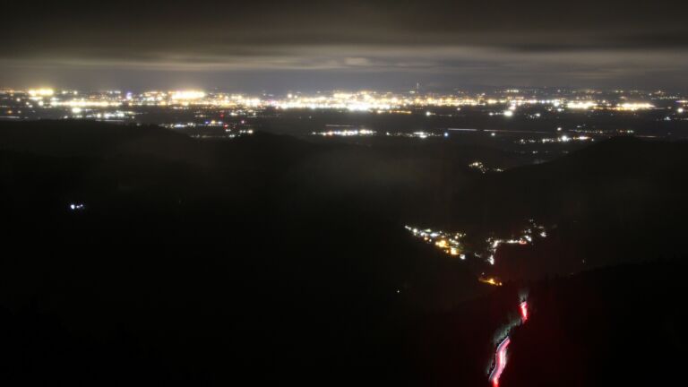 Dieses Bild zeigt eine Webcam-Aufnahme vom Achertal, aufgenommen am Dienstag, den 10.02.2026 um 23:00 Uhr. Die Temperatur betrug 3.8°C.