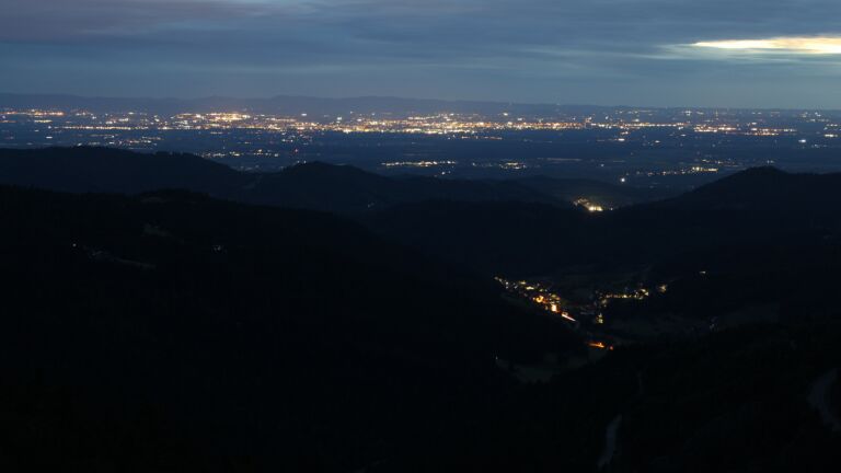 Dieses Bild zeigt eine Webcam-Aufnahme vom Achertal, aufgenommen am Dienstag, den 02.09.2025 um 20:50 Uhr. Die Temperatur betrug 11.8°C.