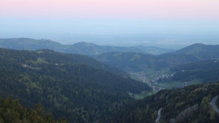 Dieses Bild zeigt eine Webcam-Aufnahme vom Achertal, aufgenommen am Donnerstag, den 23.04.2026 um 06:20 Uhr. Die Temperatur betrug 4.2°C.