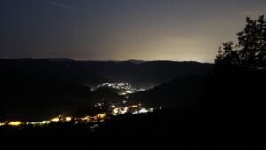 Dieses Bild zeigt eine Webcam-Aufnahme vom Achertal, aufgenommen am Samstag, den 18.07.2026 um 03:50 Uhr. Die Temperatur betrug 16.1°C.