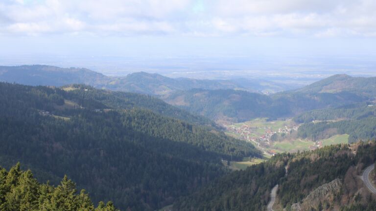 Dieses Bild zeigt eine Webcam-Aufnahme vom Achertal, aufgenommen am Donnerstag, den 12.03.2026 um 12:10 Uhr. Die Temperatur betrug 5.1°C.