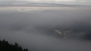 Dieses Bild zeigt eine Webcam-Aufnahme vom Achertal, aufgenommen am Donnerstag, den 04.12.2025 um 03:30 Uhr. Die Temperatur betrug 0.9°C.