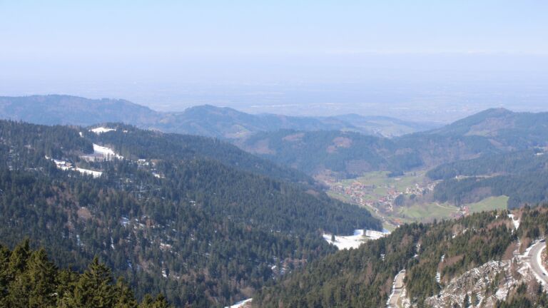 Dieses Bild zeigt eine Webcam-Aufnahme vom Achertal, aufgenommen am Donnerstag, den 02.04.2026 um 12:50 Uhr. Die Temperatur betrug 6.8°C.