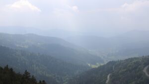 Dieses Bild zeigt eine Webcam-Aufnahme vom Achertal, aufgenommen am Donnerstag, den 07.05.2026 um 17:30 Uhr. Die Temperatur betrug 8.8°C.