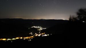 Dieses Bild zeigt eine Webcam-Aufnahme vom Achertal, aufgenommen am Donnerstag, den 13.08.2026 um 02:00 Uhr. Die Temperatur betrug 23.2°C.