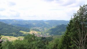Dieses Bild zeigt eine Webcam-Aufnahme vom Achertal, aufgenommen am Montag, den 01.06.2026 um 12:10 Uhr. Die Temperatur betrug 18.1°C.