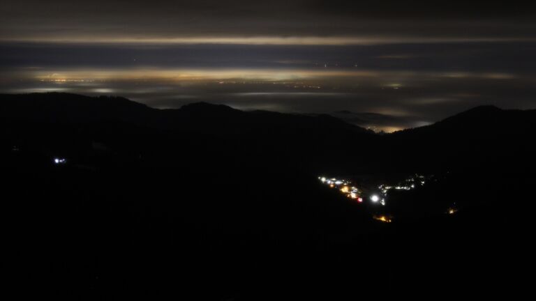 Dieses Bild zeigt eine Webcam-Aufnahme vom Achertal, aufgenommen am Freitag, den 23.01.2026 um 01:30 Uhr. Die Temperatur betrug 3.1°C.